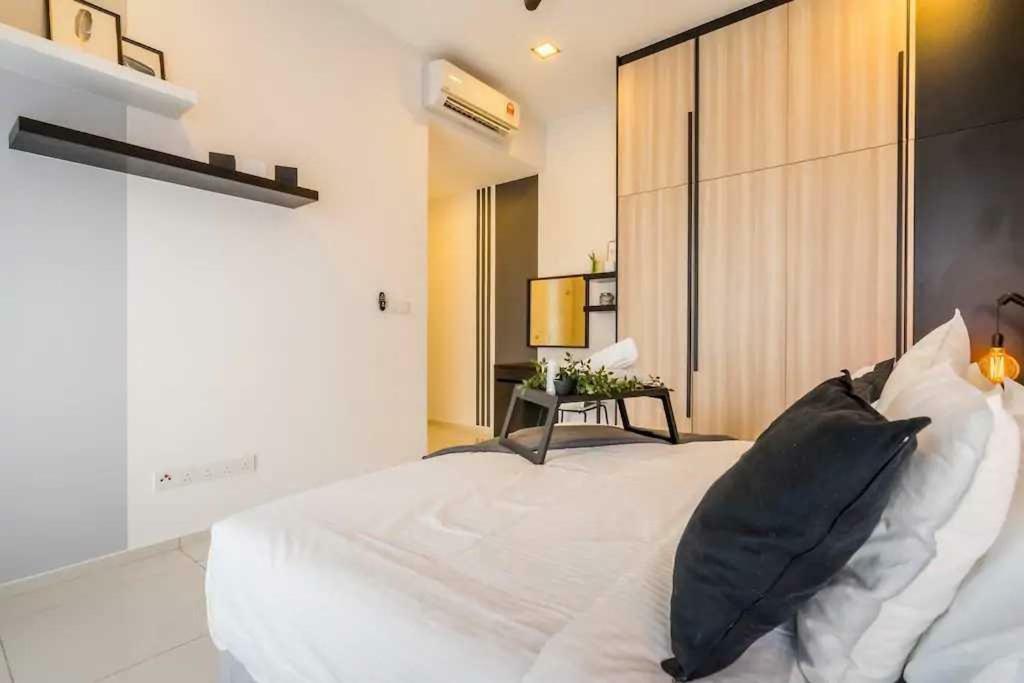 The Robertson Residences Apartment *